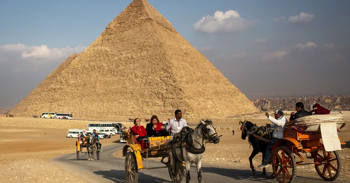 مصر حققت نموا بنسبة 20% في أعداد السياح الدوليين خلال 2025 (غيتي)