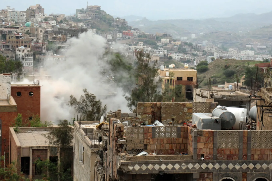 مدينة تعز تعاني مشكلات اقتصادية وأمنية (غيتي)
