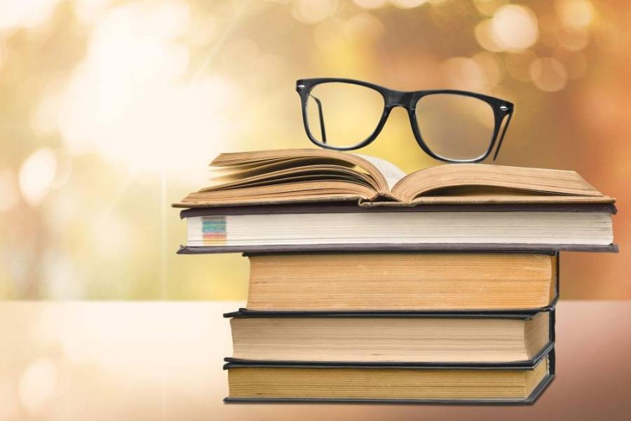 بين النقد الموضوعي والشكلي (وسائل التواصل) 