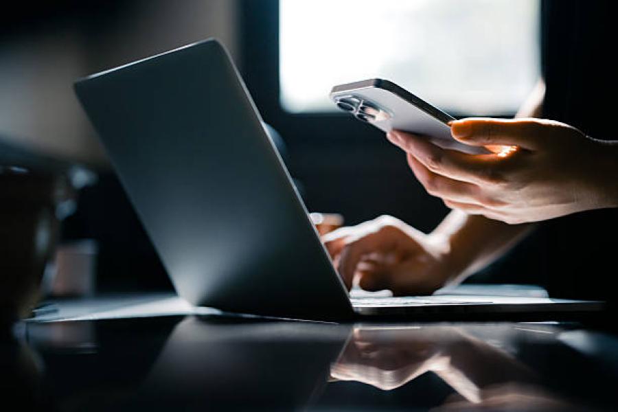 ضعف الانترنت وكلفته المرتفعة يؤثر على الاقتصاد (وسائل التواصل)