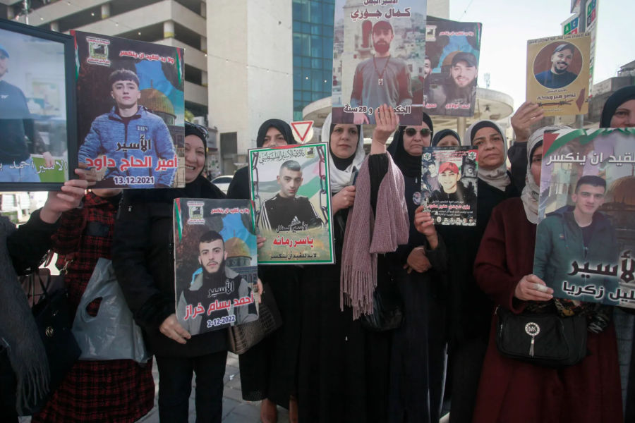 إسرائيل تعتقل أكثر من 17 آلف فلسطيني وفق بعض التقديرات (غيتي)